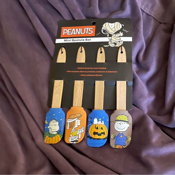 Peanuts Other - Snoopy Halloween spatulas